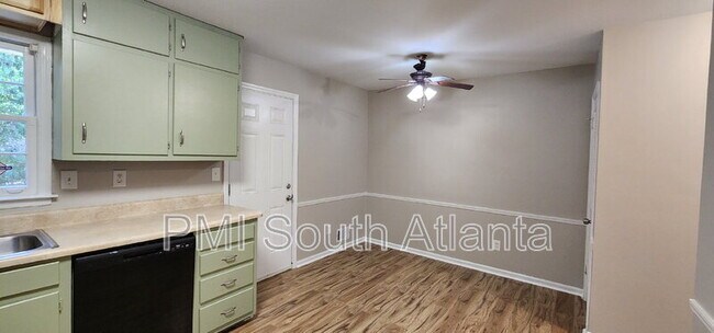 Building Photo - 834 Ridge Ave