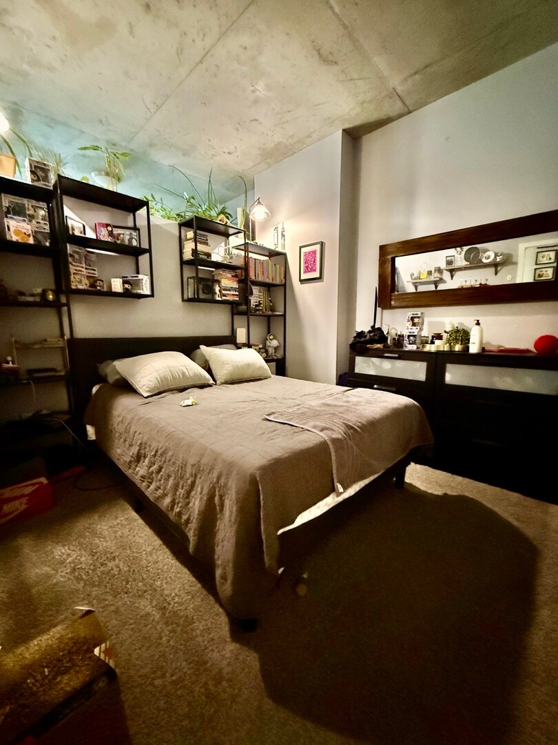 Building Photo - 235 W Van Buren St