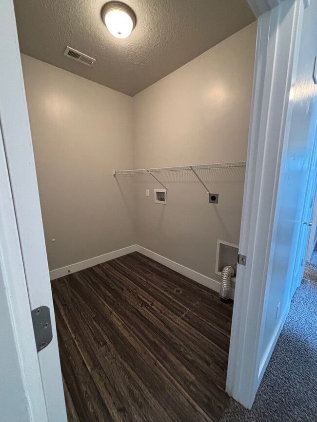 Building Photo - Reduced price