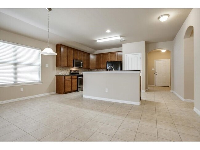 Building Photo - 1120 Villa Paloma Blvd