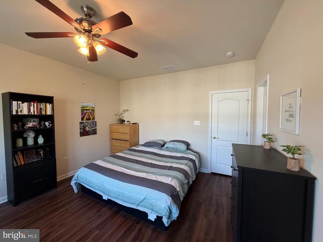 Building Photo - 4587 Derring Ln