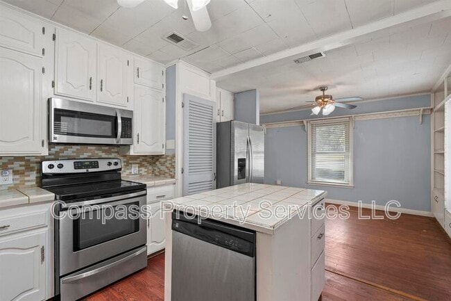 Building Photo - 1401 Springdale St