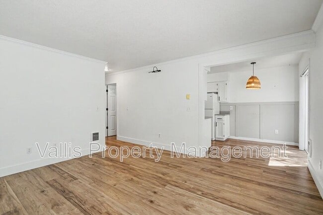 Building Photo - 5260 Springcrest Dr S