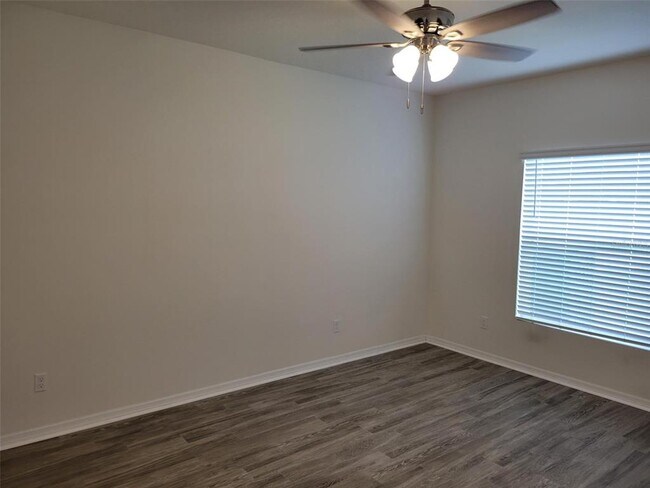 Building Photo - 3935 Fescue St