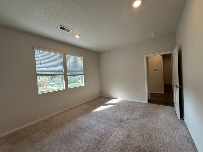 Building Photo - Single Level 2 Bedroom / 2 Bathroom House ...