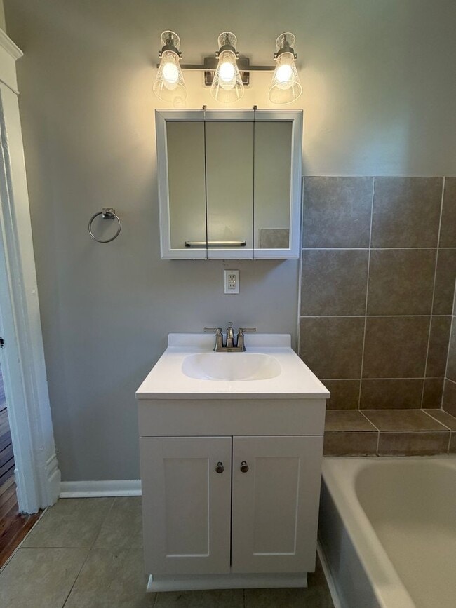 Building Photo - Charming 4bdrm/1.5bth Home Located in Richmond's North Highland Park w/Balcony!!