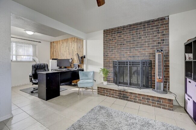 Building Photo - Charming 3-Bed Home with Bonus Room, Firep...