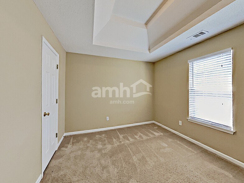 Building Photo - 702 Fletcher Dr