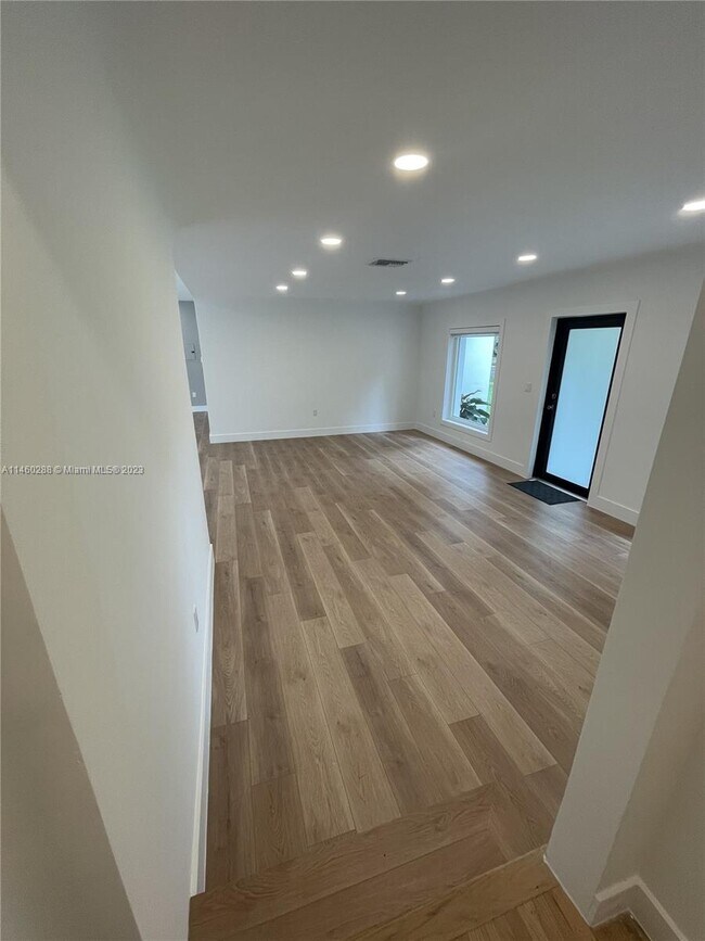 Building Photo - 936 S Alhambra Cir