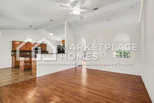Building Photo - 830 Painesville St SE