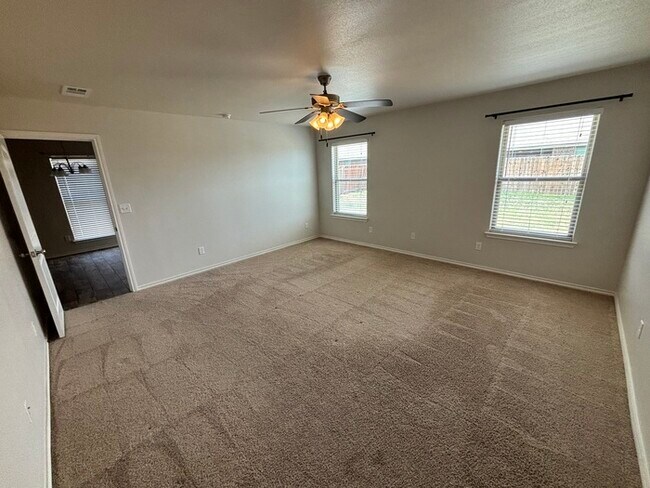 Building Photo - 3 bed 2 bath 2 car garage in Lone Star Trails!