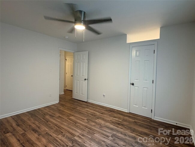 Building Photo - 5917 Crape Myrtle Ln