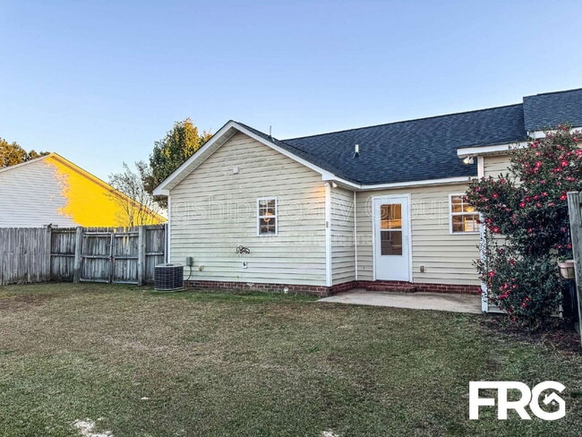 Building Photo - 1145 Nicklaus Dr