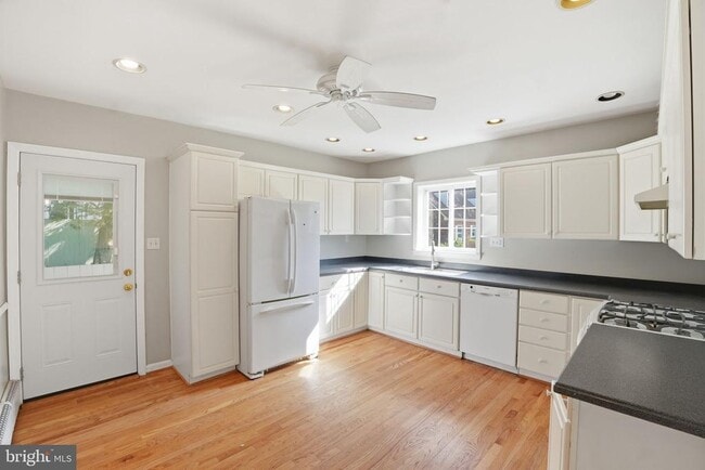 Building Photo - 2913 Cleave Dr