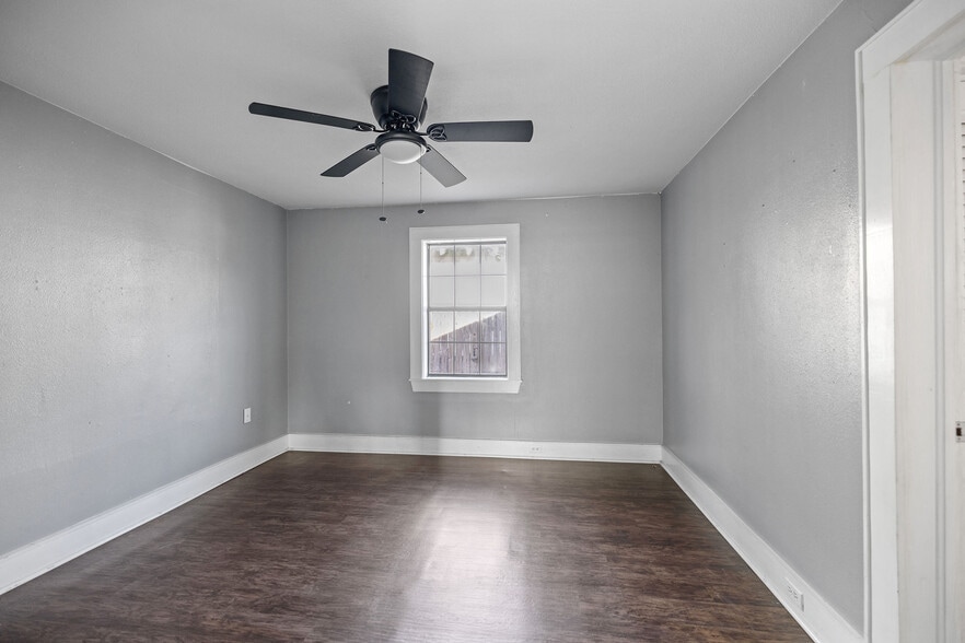 Building Photo - 160 N 7th St