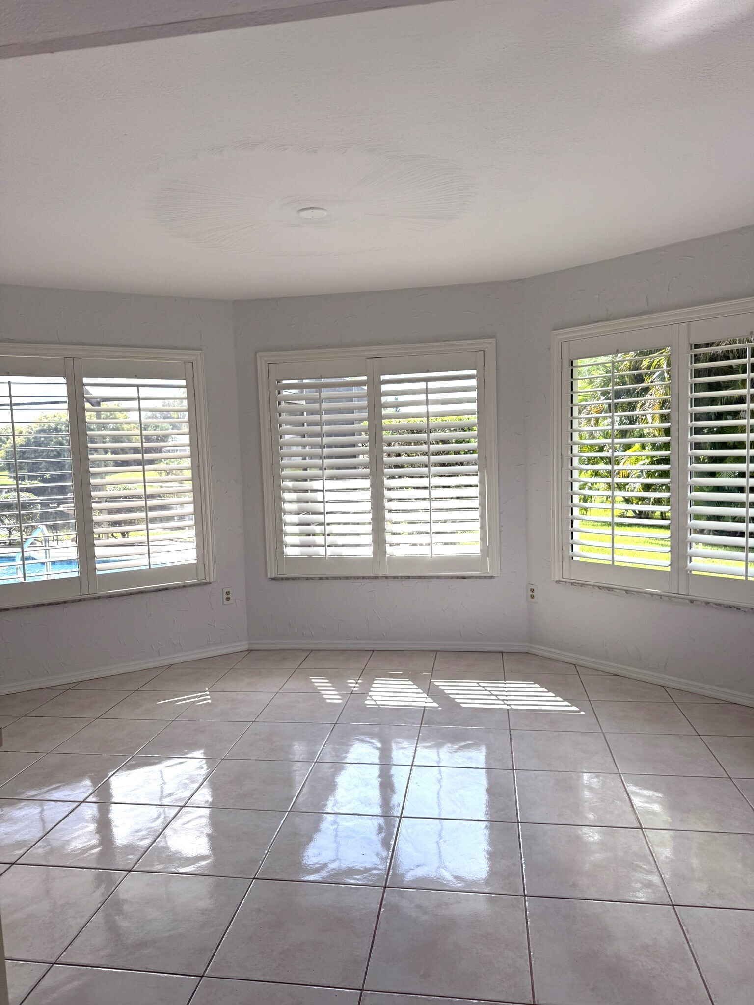 Building Photo - 1998 NE Ginger Ter