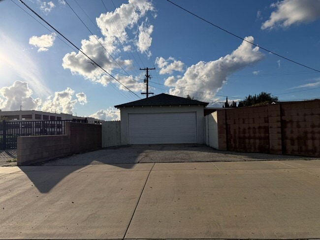 Building Photo - Beautiful 3 Bedroom Home in Covina