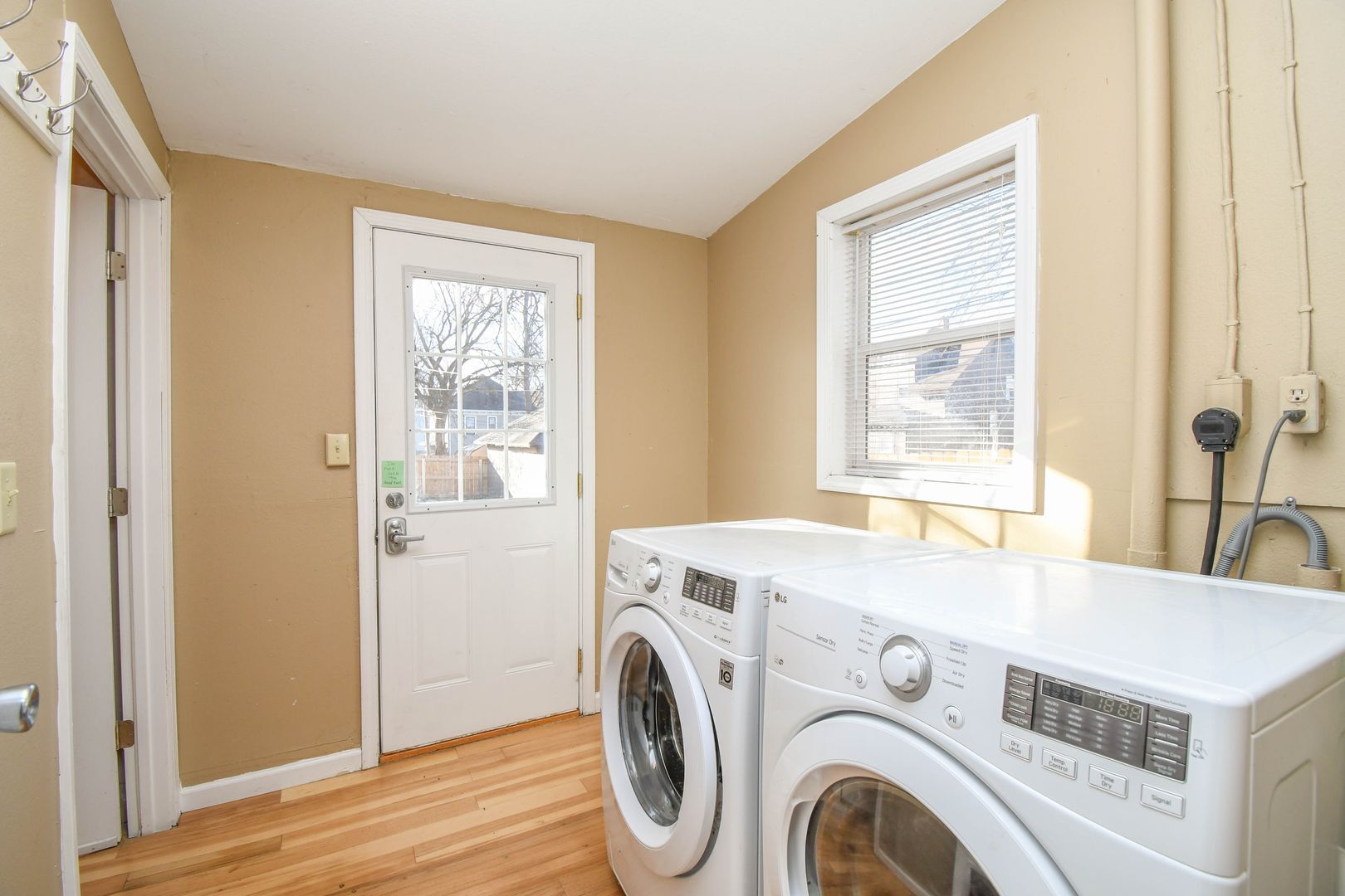 Building Photo - 817 W 12th St