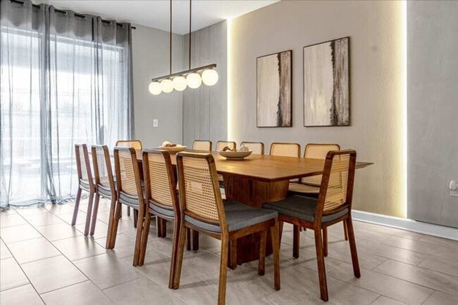 Building Photo - 9052 Sommerset Hills Dr