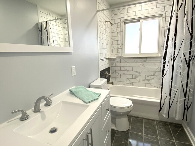 Fabulous tiled bathroom - 20 Mesa Rd