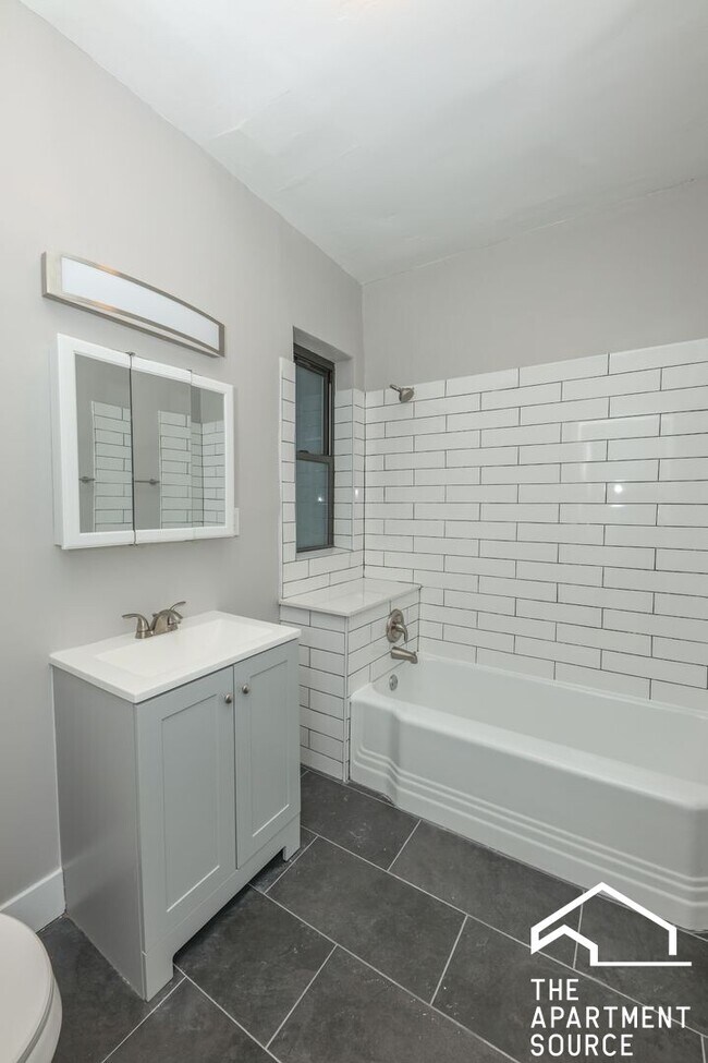 Building Photo - 929 Michigan Ave