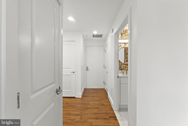 Building Photo - 1536 N Scott St