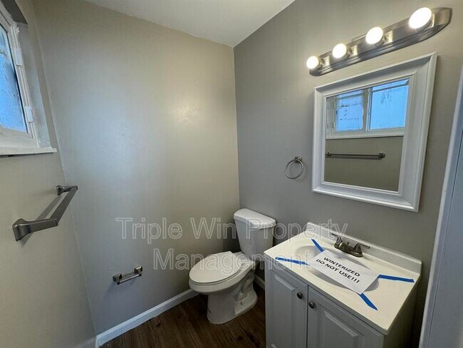 Building Photo - 1630 Kay Dr