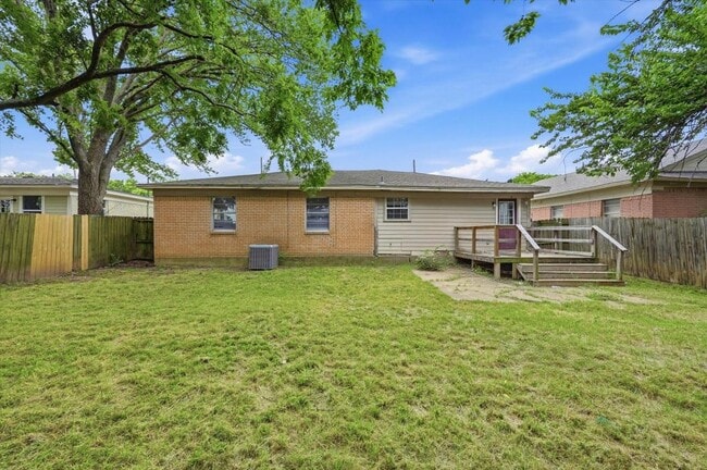 Building Photo - 2521 Hickory St
