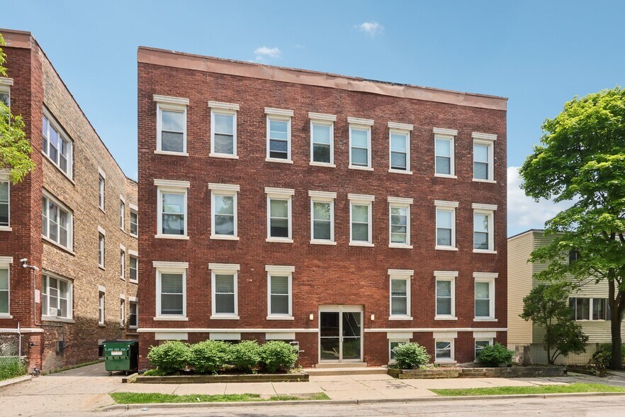 Primary Photo - 2534 N Farwell Ave