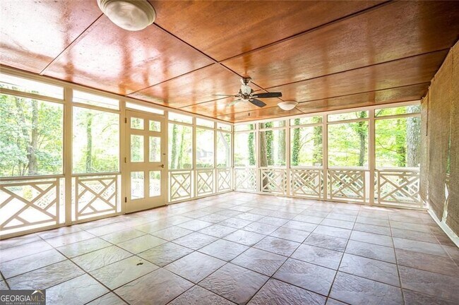 Building Photo - 1784 Halbro Dr