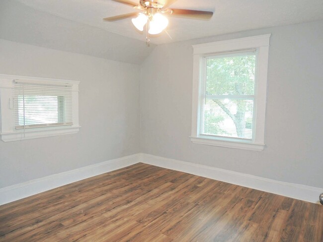 Building Photo - 3 Bed - 1 Bath Colonial for Rent in Clevel...