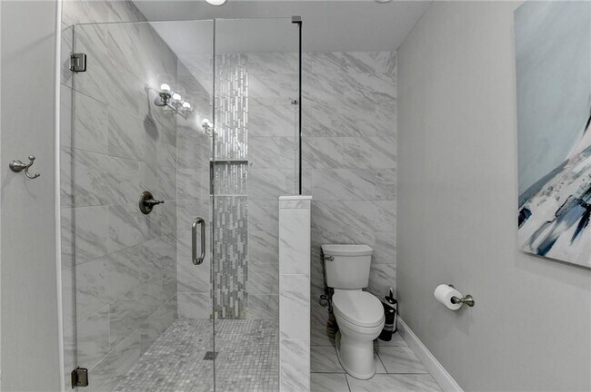 Building Photo - 443 Lakeshore Dr NW