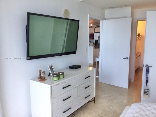 Building Photo - 601 NE 36th St