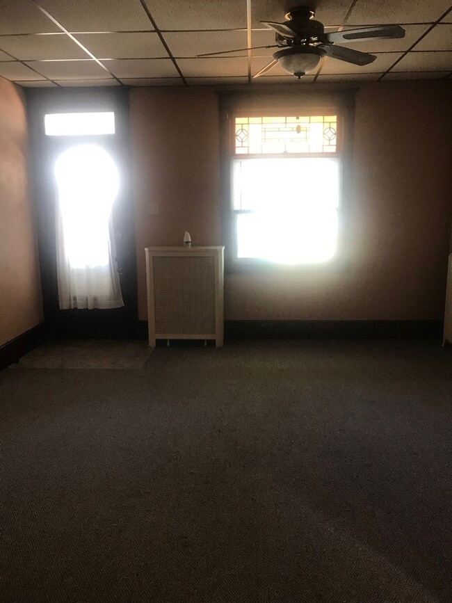 Building Photo - 3 bedroom 1.5 bathroom