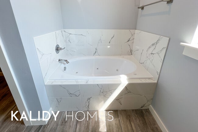 Building Photo - 214 Olde Ml Ct