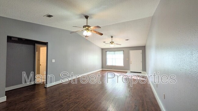 Building Photo - 912 Rentz Ave