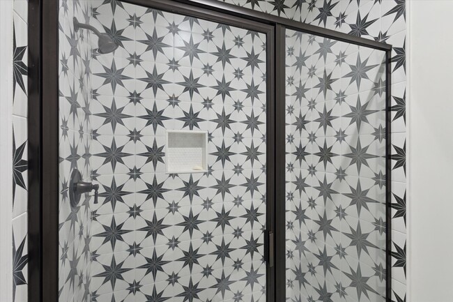 Building Photo - 1513 Paris Ave