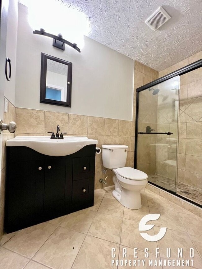 Building Photo - 3Br 2BAth Close to Fort Bragg with Large F...