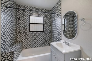 Building Photo - 325 S Hackberry St