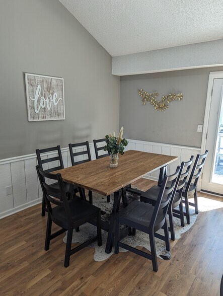Dining area - 3726 Overland Cutoff
