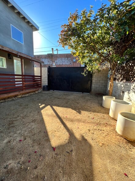 parking area - 3518 Hunter St