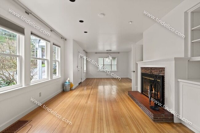 Building Photo - Pet Friendly Cape Cod in Multnomah Village!