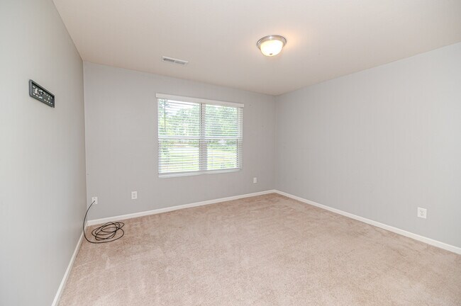 Building Photo - 2441 Westgate Dr