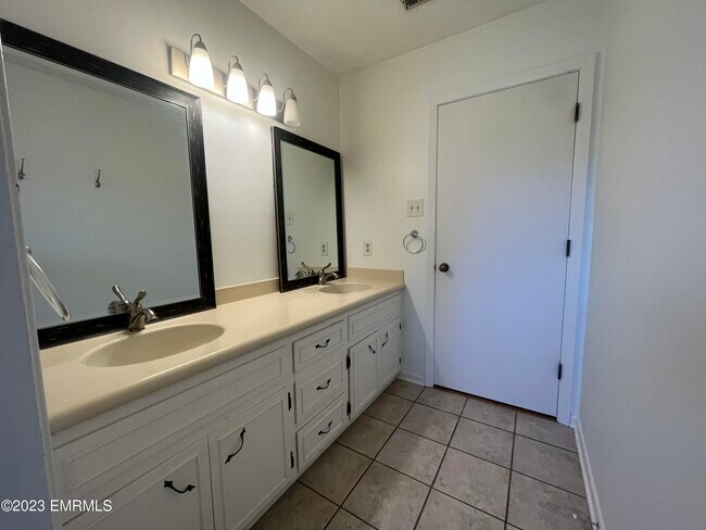 Building Photo - 4500 Russell Topton Rd