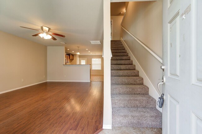 Building Photo - ** $500 Off Move-in Special ** Gorgeous 4 ...