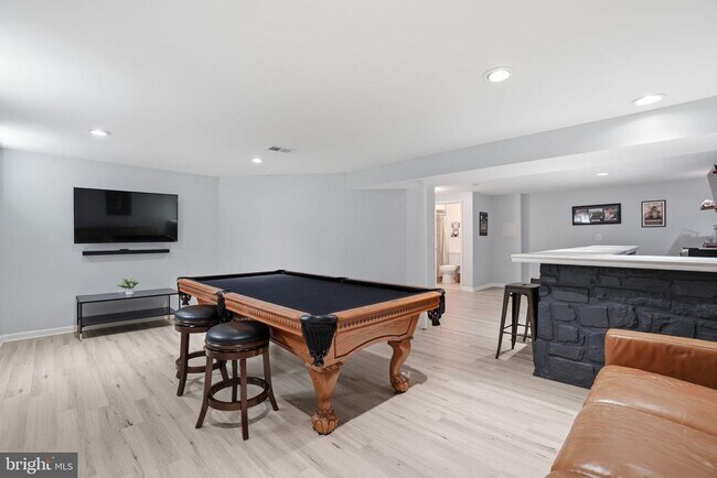 Building Photo - 510 Moat Way