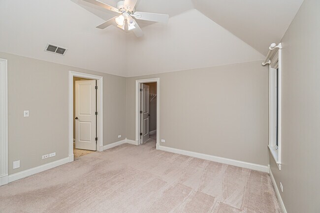 Building Photo - 361 S Elm St