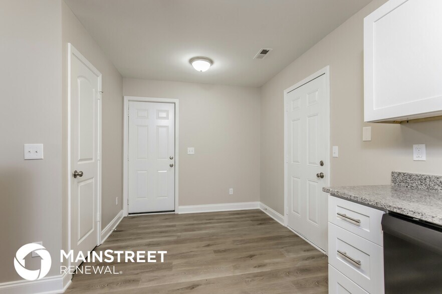 Building Photo - 1806 Savannas Run Dr