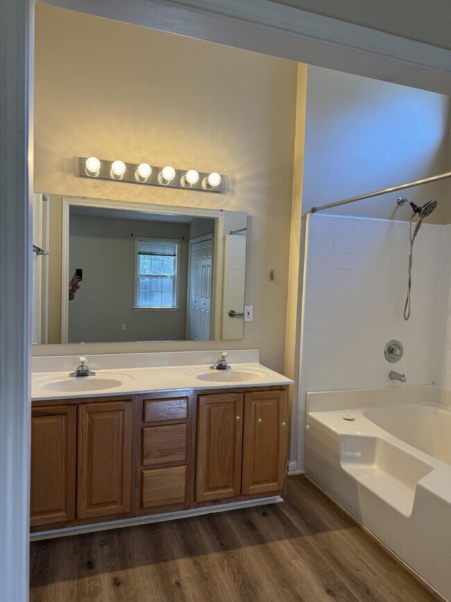 Building Photo - Charming 3-Bedroom, 2-Bathroom Home for Rent – Perfect for Comfortable Living!