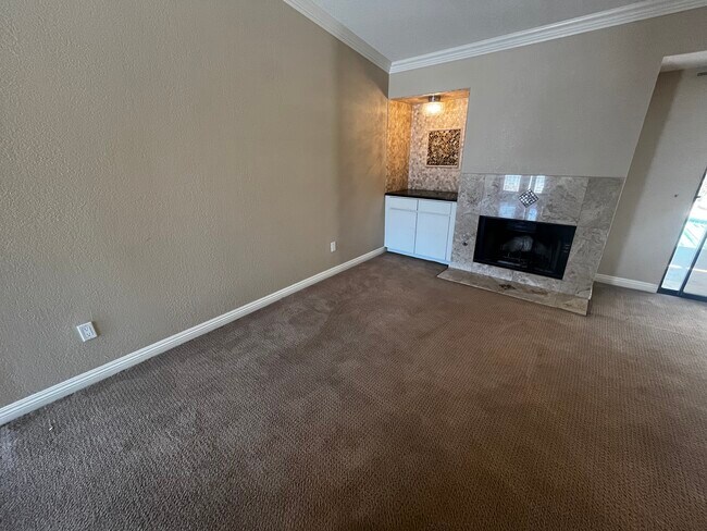 Building Photo - 2266 N Los Alamos Rd